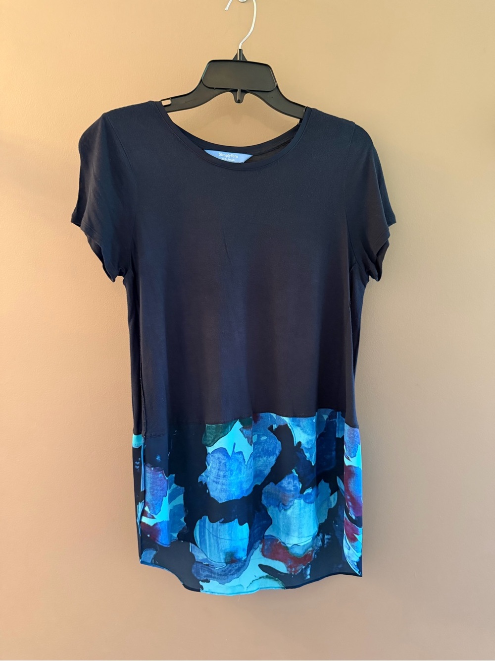 Simply Vera Vera Wang Short Sleeve Top with Blue Abstract Hem